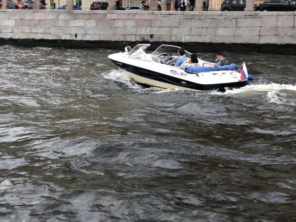 Индивидуальная прогулка на катере в Петербурге - фото 2