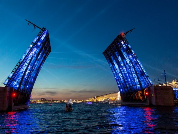 От Медного всадника до развода мостов — ночная прогулка на теплоходе - фото 2