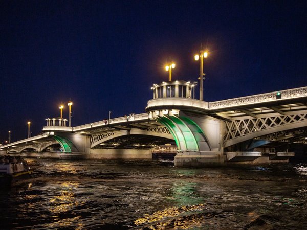 От Медного всадника до развода мостов — ночная прогулка на теплоходе - фото 3