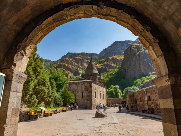 Языческий храм Гарни и монастырь Гегард - фото 4