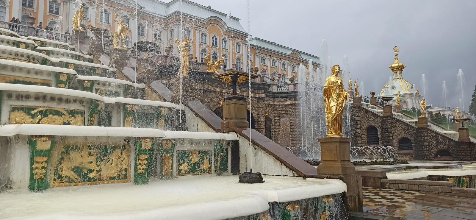 К фонтанам Петергофа — с ветерком на метеоре