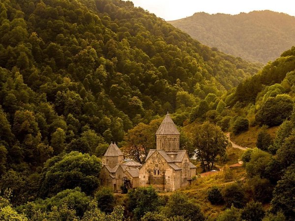 Горные курорты Дилижан, Цахкадзор и озеро Севан за один день - фото 3
