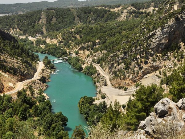 Зелёный каньон: круиз по изумрудному озеру и обед в горах - фото 4