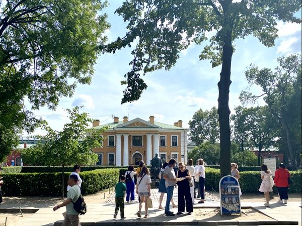Петропавловская крепость: фортеция, храм, темница