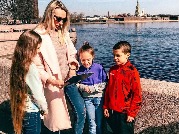 На машине по Петербургу: обзорная экскурсия с элементами квеста для детей и взрослых