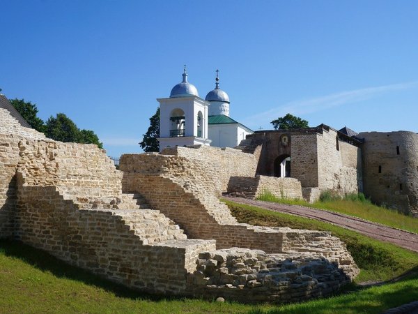 Псковский уик-энд — автобусный тур: Пушкинские Горы, Печоры и Изборск - фото 4