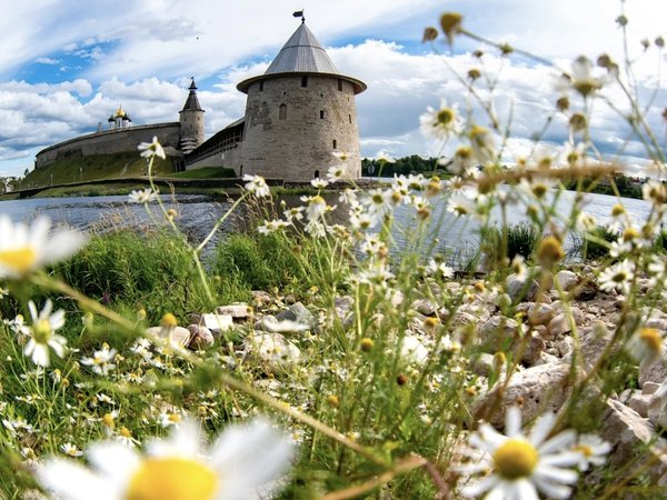 Псковский уик-энд — автобусный тур: Пушкинские Горы, Печоры и Изборск - фото 1
