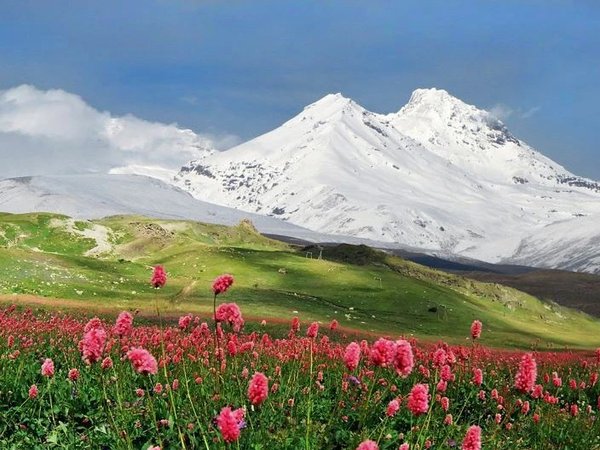 Ледяная поляна Азау и озеро Гижгит из Кисловодска - фото 1