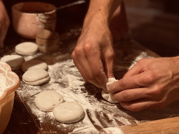 Супра — грузинское застолье и фольклорное шоу в сердце Тбилиси - фото 2