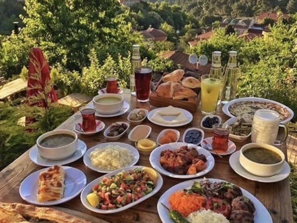 Вкуснее не придумаешь: дегустации вина и чачи, лепка хинкали и несколько видов хачапури - фото 3