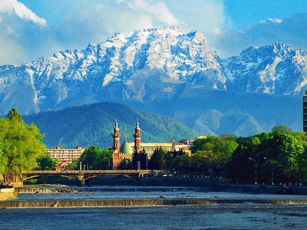 Трансфер из аэропорта во Владикавказ — с экскурсией - фото 1