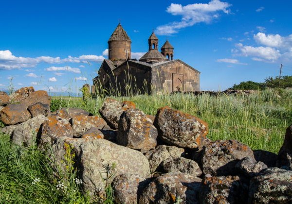 Гюмри — монастырь Сагмосавсанк — Аллея армянского алфавита - фото 1