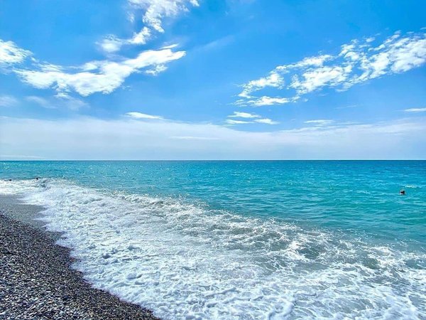 Пицунда: море, сосны и отдых в Голубой лагуне - фото 1