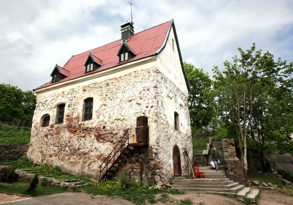 Шагая сквозь века: прогулка по Выборгу с посещением территории замка - фото 3