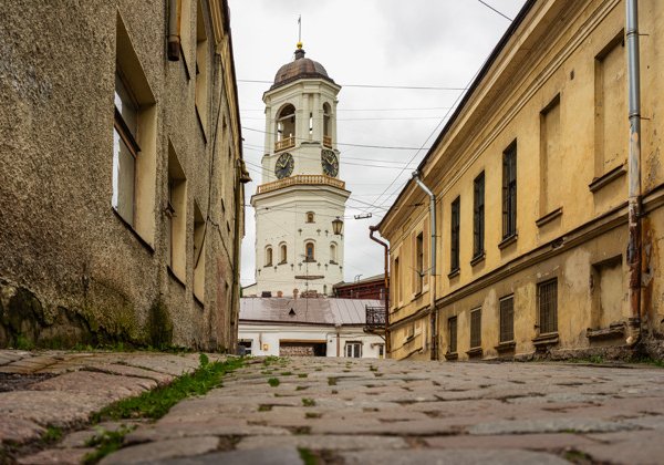 Шагая сквозь века: прогулка по Выборгу с посещением территории замка