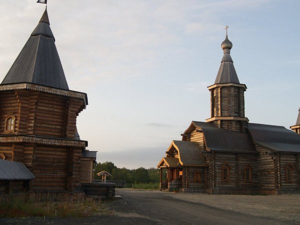 Печенгский монастырь, «Долина славы» и места Юрия Гагарина - фото 2