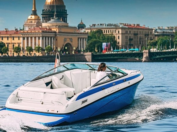 Петербург на воде: приватная прогулка на катере