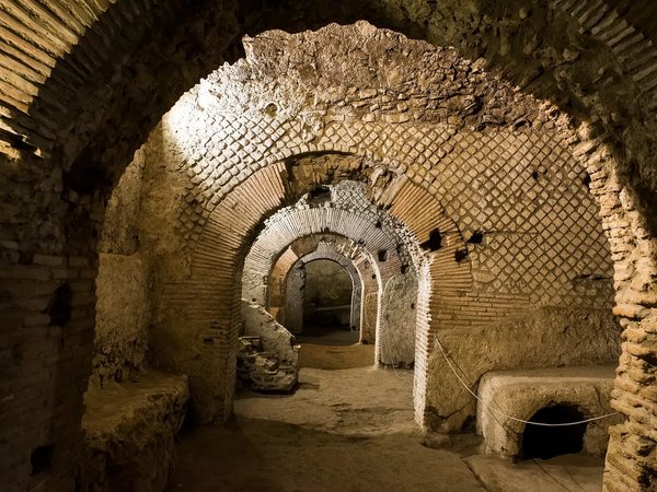 Подземный Неаполь, каменоломни, культ черепов и мастерские вертепов - фото 2