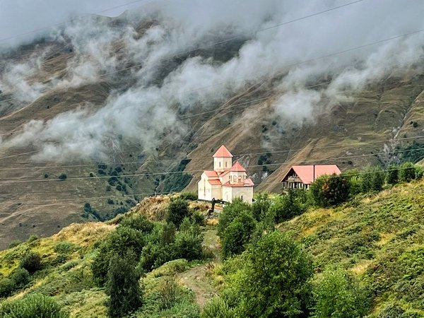 Из Тбилиси — в сказочный Казбеги - фото 3