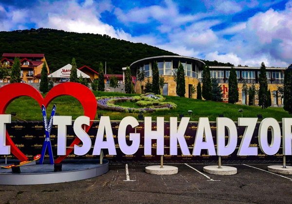 Прекрасный Цахкадзор, монастырь Кечарис и канатная дорога - фото 3