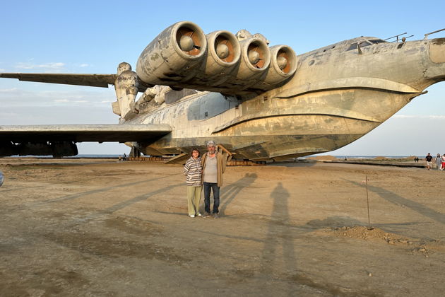 Крепость Нарын-Кала и экраноплан Лунь -1