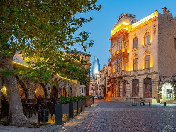 Экспресс-тур по Азербайджану: архитектура, природа, море и мастер-класс