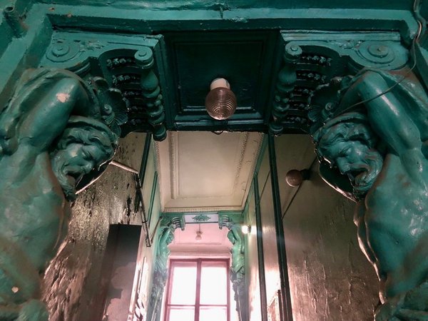 Питерская атмосфера: дворы, парадные, коммуналки и виды - фото 3