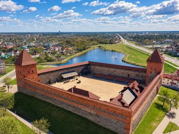 Лидский замок, костёл в Старых Василишках, церковь-крепость в Мурованке и Лидский бровар