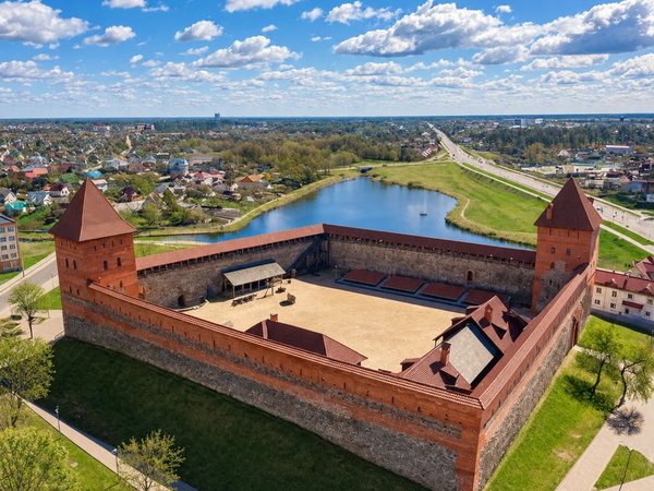 Лидский замок, костёл в Старых Василишках, церковь-крепость в Мурованке и Лидский бровар - фото 4