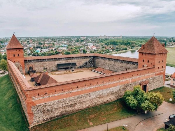 Лидский замок, костёл в Старых Василишках, церковь-крепость в Мурованке и Лидский бровар