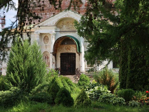 Борисоглебский монастырь и Троице-Сергиев Варницкий монастырь (на вашем авто)