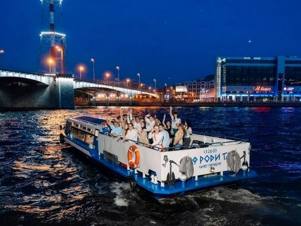 К разводным мостам Петербурга на теплоходе «Афродита» - фото 2