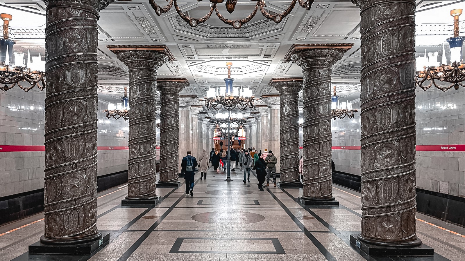 Подземные сокровища Петербурга: квест без гида по метрополитену
