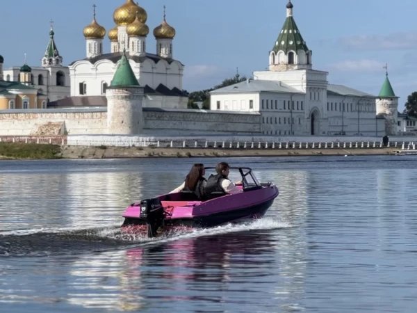 За штурвалом катера: самостоятельная прогулка по Волге