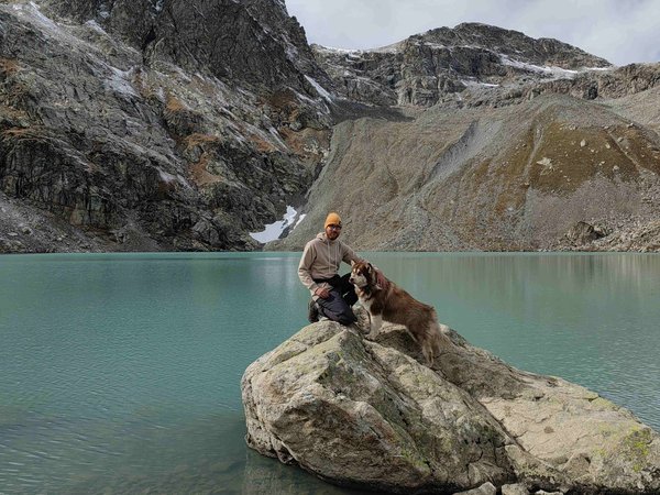 Если с другом вышел в путь: треккинги в Архызе в компании маламута (в мини-группе)