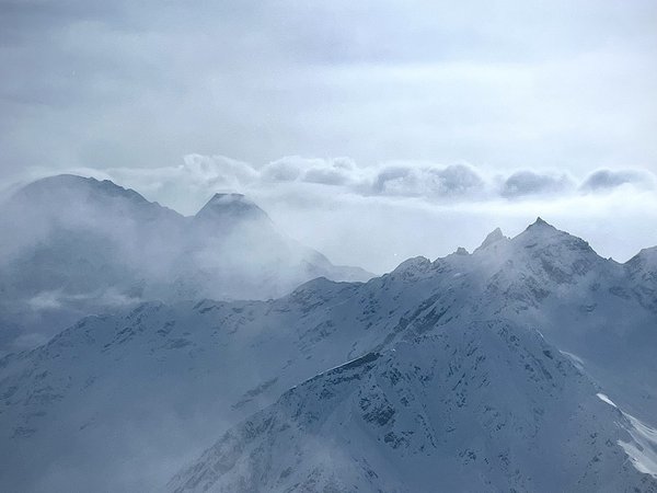 Нетипичный Эльбрус: водопады, дикие ущелья и снежные хребты - фото 2