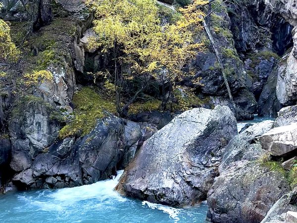 Нетипичный Эльбрус: водопады, дикие ущелья и снежные хребты - фото 4