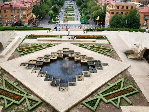 Центр искусств Гафесчяна в Ереване и прогулка по Каскаду - фото 4