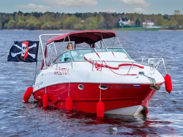 Прогулка на яхте «Красотка» по Москве и Московскому морю