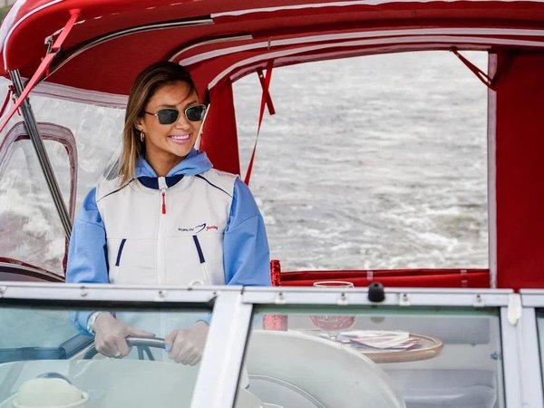 Прогулка на яхте «Красотка» по Москве и Московскому морю - фото 2