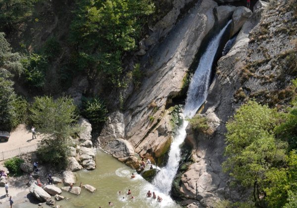 Загадочные красоты Дагестана: Хучнинский водопад и экраноплан «Лунь»