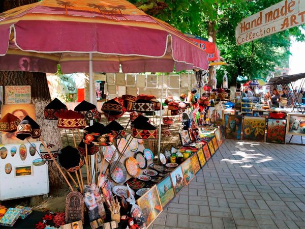 Шопинг в Ереване: сувениры, одежда, винтаж и не только - фото 1