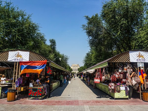 Шопинг в Ереване: сувениры, одежда, винтаж и не только - фото 3