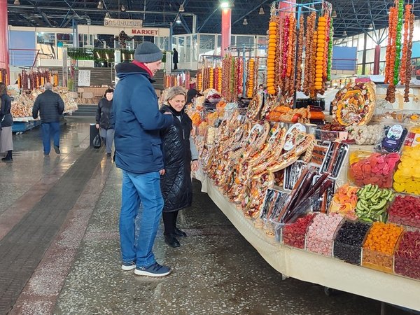 От рынка до огня — приготовление шашлыка в ереванском саду - фото 1