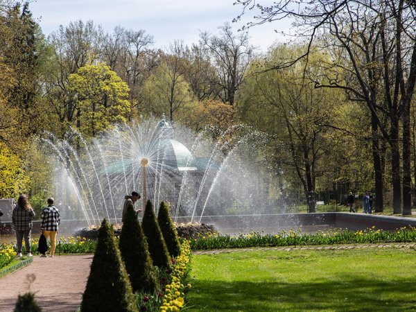 Из Санкт-Петербурга в Петергоф — к фонтанам Нижнего парка