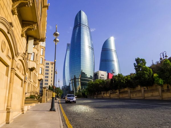 Древний Баку и его пылающие небоскрёбы - фото 1