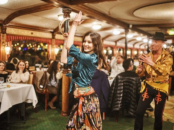 Круиз по Дунаю с ужином, живой музыкой и фольклорной программой - фото 2