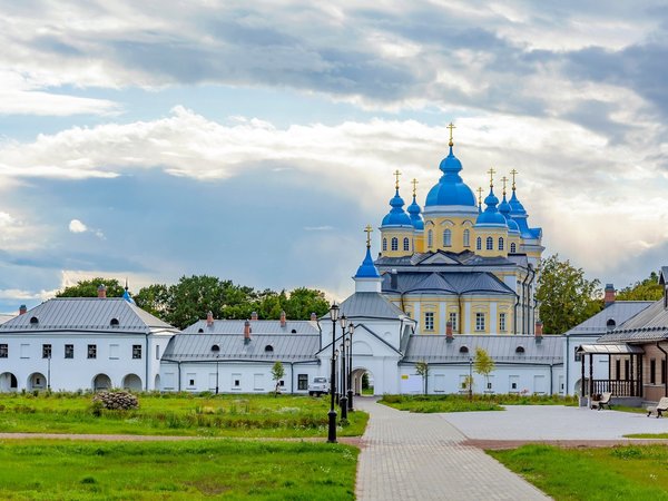 Из Петербурга — на остров Коневец