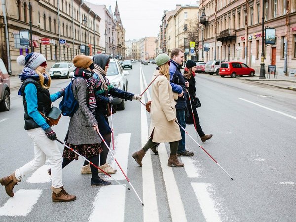 Петербург на ощупь: прогулка с завязанными глазами - фото 1