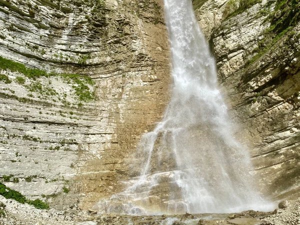 В Шарой из Грозного: башенный комплекс + один из самых высоких водопадов Чечни - фото 4